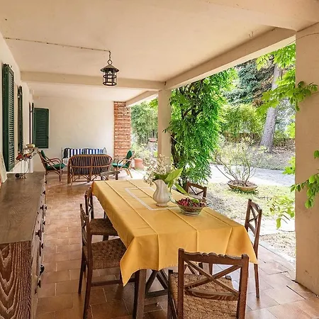 A Family In The Heart Of The Langhe! Feriehus