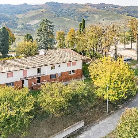 A Family In The Heart Of The Langhe! Feriehus