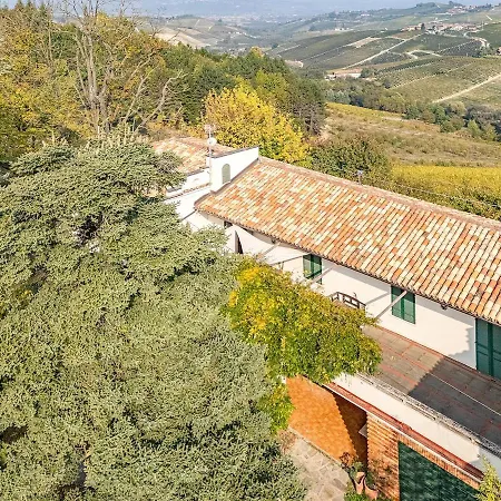 A Family In The Heart Of The Langhe! Feriehus